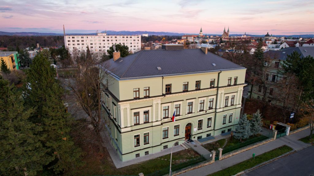 Tauferova SOŠ Veterinární Kroměříž - realizace Pělucha Střechy