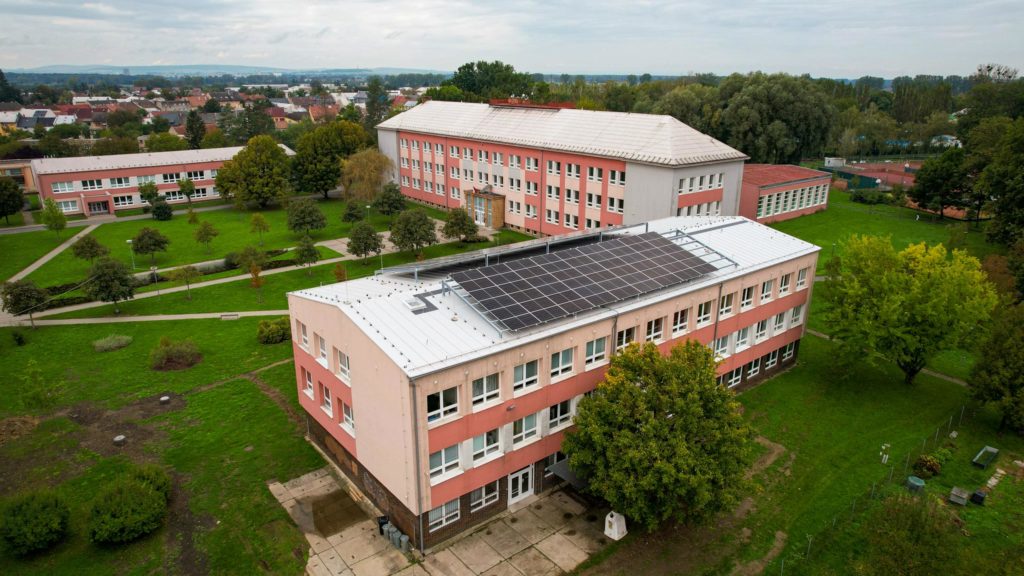 ZŠ Hulín - realizace Pělucha Střechy