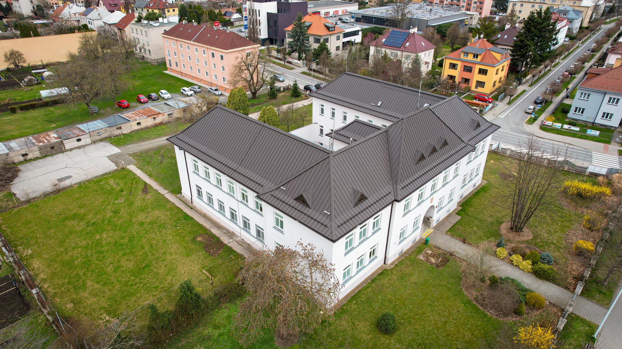 OU a ZŠ Holešov - budova OU - realizace Pělucha Střechy